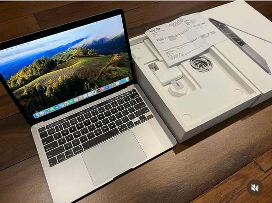 MacBook Pro i5 2020 13.3 pack uc image 2