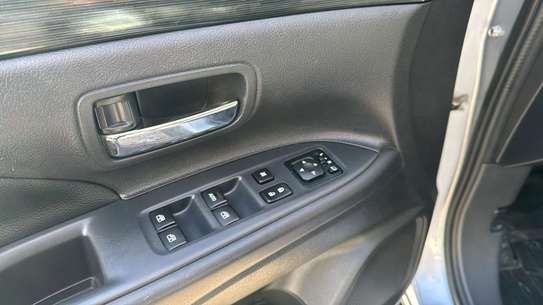 Mitsubishi Outlander image 13