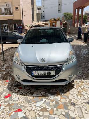 Peugeot 208 1.4 bluehdi 2017 image 6