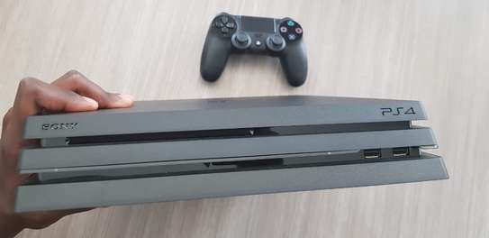 PS4 PRO flashé 4K   +  20Jeux image 2