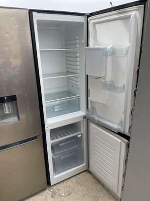 Réfrigérateur combiné inox noir avec distributeur d'eau image 4