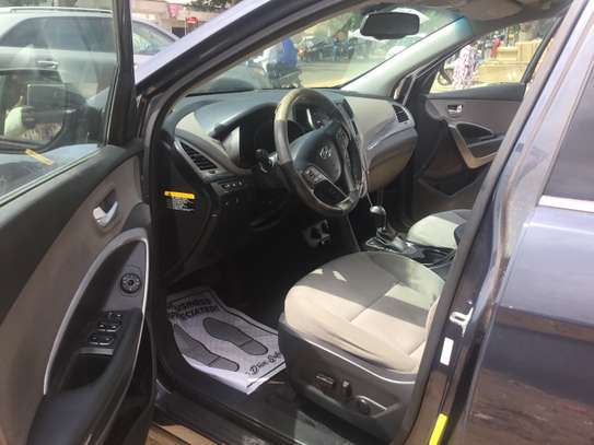 HYUNDAI SANTA FE image 4