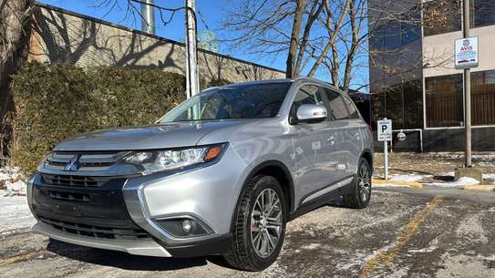 Mitsubishi Outlander image 2