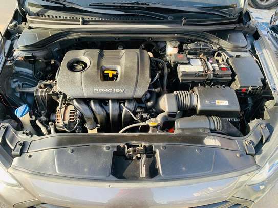 Hyundai elantra 2018 image 13