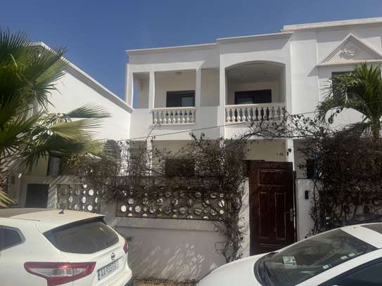 Villa à louer aux Almadie Ngor 4 chambres image 1