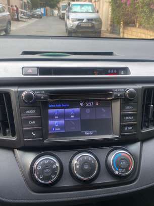 TOYOTA RAV4 image 7