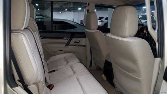 Mitsubishi Pajero 2017 image 9