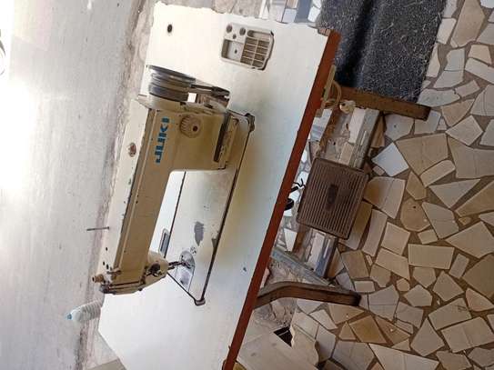 Machine à coudre JUKI image 1