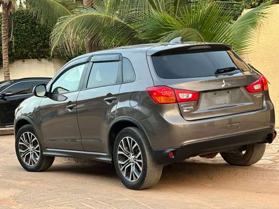 Mitsubishi outlander image 2