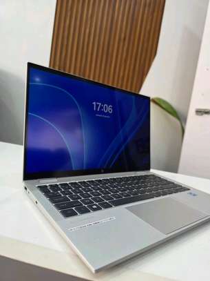 HP 1040 G8 image 2