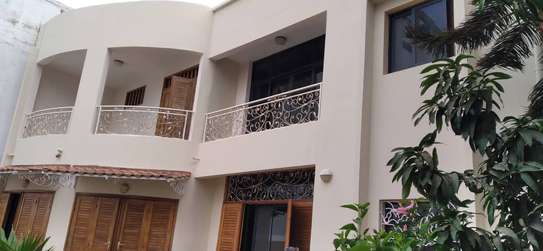 Belle villa R+1a vendre aux Almadies  Dakar image 1