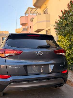 HYUNDAI TUCSON image 2