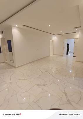 APPARTEMENT AUX MAMELLES image 2