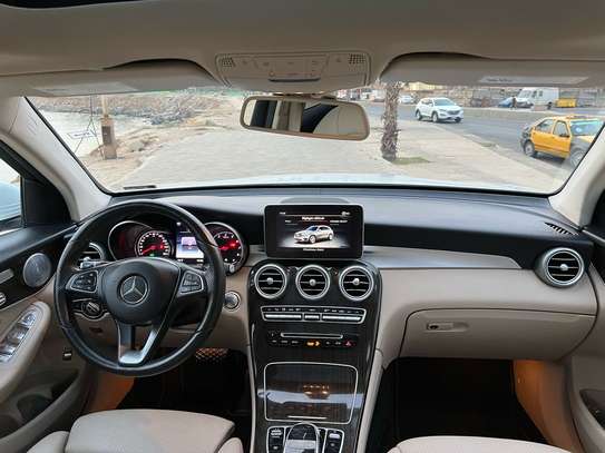 Mercedes glc 300 image 4