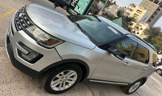 Ford Explorer XLT 2017 image 2