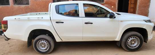 Mitsubishi L200 2021 image 2