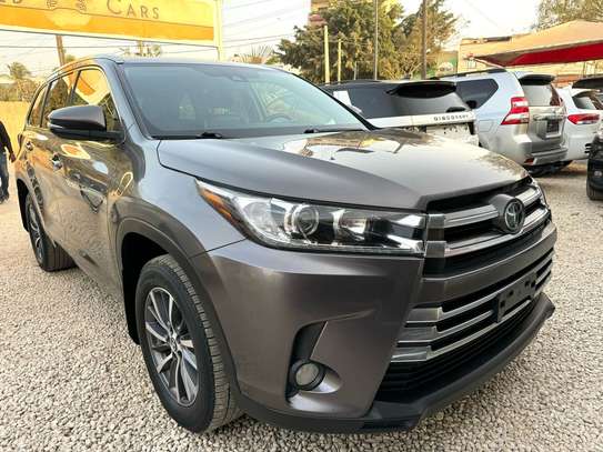 Toyota highlander image 1