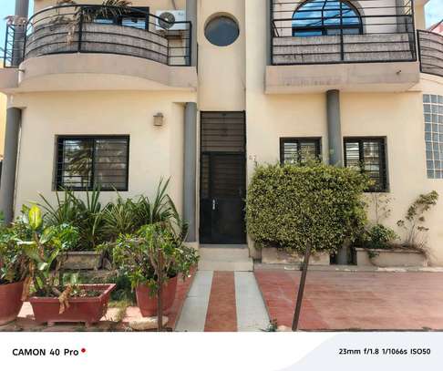 Mermoz deux chambres salon à louer image 14