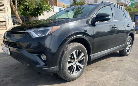 2016 TOYOTA RAV4 XLE image 2