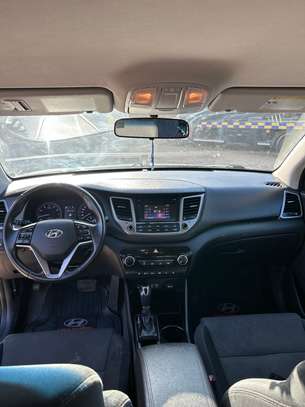 LOCATION : TRES TRES BELLE HYUNDAI TUCSON image 9