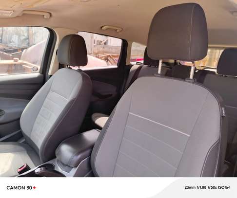 Ford Escape image 4