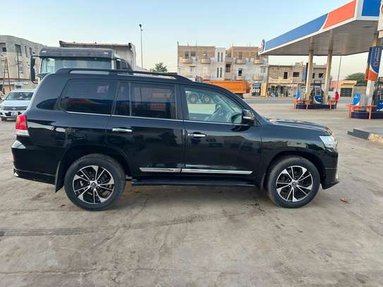 Toyota land cruiser 2020 image 8