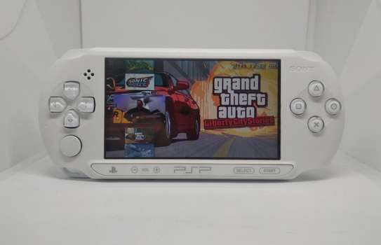 Psp slim plus 20 jeux image 4
