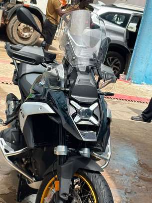 BMW R 1200 GS Noir Jantes Dorées Moto Aventure image 2
