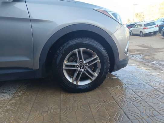 Hyundai Santa Fe 2017 – Intérieur cuir – Excellent état image 11