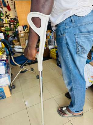 Canne anglaise, Béquille de maintien réglable image 12