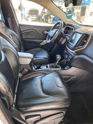 Jeep Cherokee 2017 full options image 4