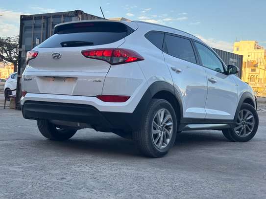 HYUNDAI TUCSON  4x4 image 5