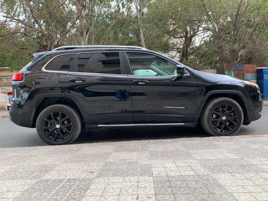 Jeep Cherokee image 9