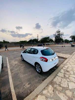 Peugeot 208 2013 image 2