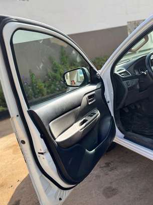 Mitsubishi l200 image 8