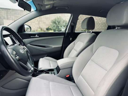 HYUNDAI TUCSON LIMITED AWD image 8