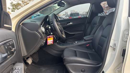 MERCEDES GLA200 image 9