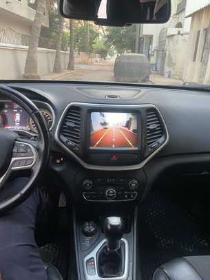 Jeep Cherokee trailhawk image 4