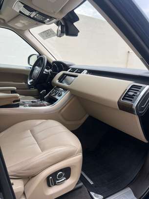 Range Rover sport image 8