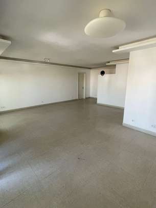 Appartement à louer au Point E image 5