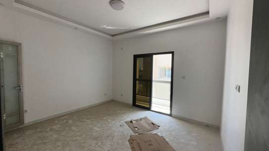 Appartement neuf 2 chambres salon à la cité Biagui Yoff image 2