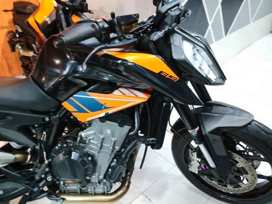 KTM 890 duke image 2