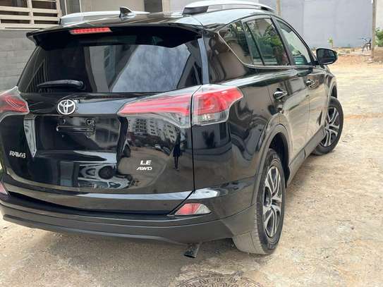 Toyota Rav 4 LE 2016 image 6