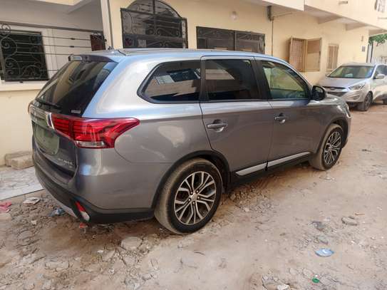 Mitsubishi Outlander 4x4 7 places image 7