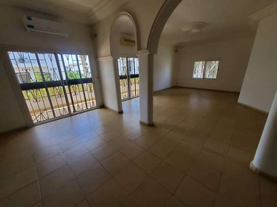 Duplex F4 avec garage aux Almadies image 3