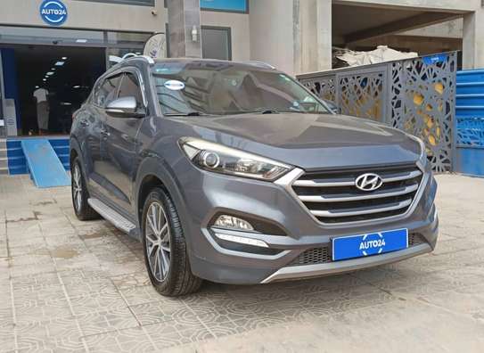 Hyundai Tucson SUV gris spacieux polyvalent image 4