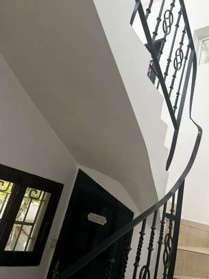 Belle Villa R+1 à louer à Ngor Almadies image 13