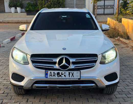 Mercedes glc 300 image 1