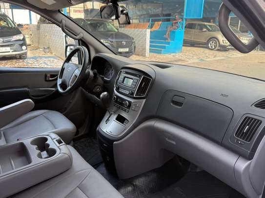 Hyundai Starex 15 places 2017 image 9