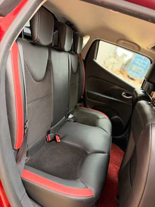 RENAULT CLIO 2019 image 11